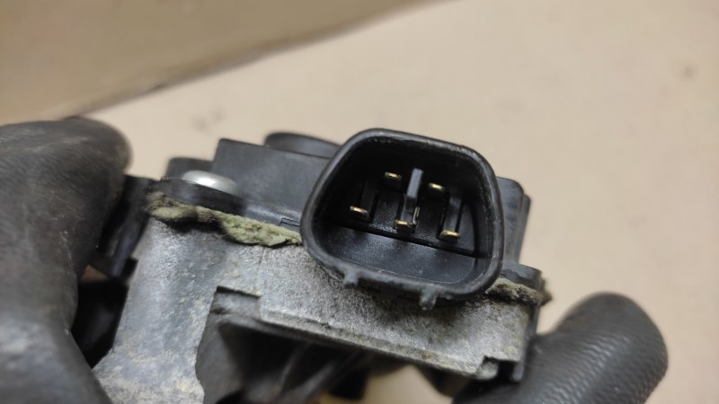 Моторчик стеклоочистителя передний KIA SORENTO XM 09-14 2.4