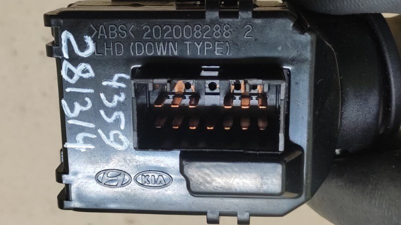 Подрулевой переключатель правый SORENTO XM 09-14 2009 2.4