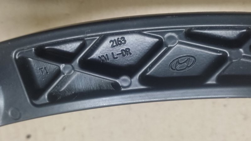 Поводок стеклоочистителя передний левый SORENTO XM 09-14 2009 2.4