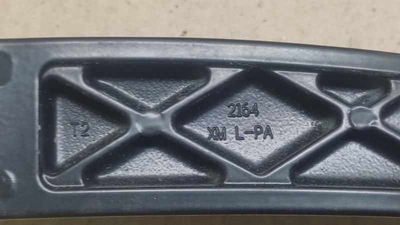 Поводок стеклоочистителя передний правый KIA SORENTO XM 09-14 2.4