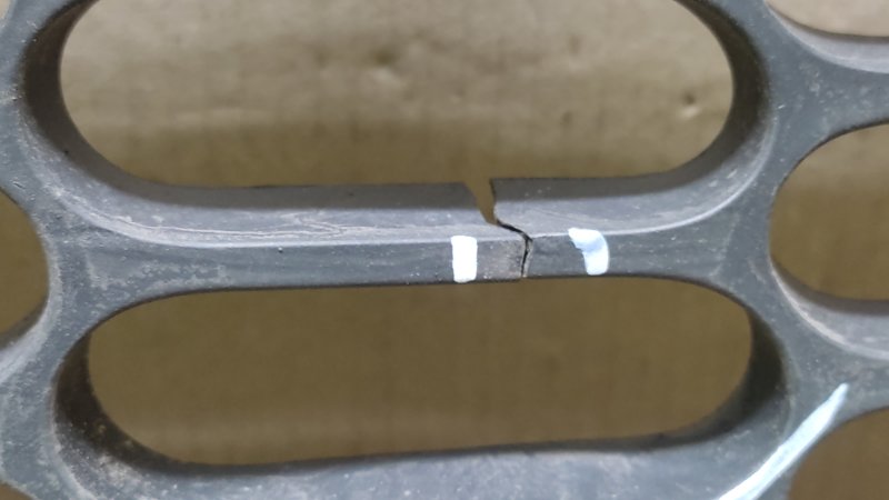 Решетка переднего бампера CX-7 06-12 2008 2.3 L3