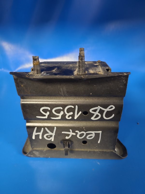 Кронштейн усилителя переднего бампера передний правый LEAF 10-17