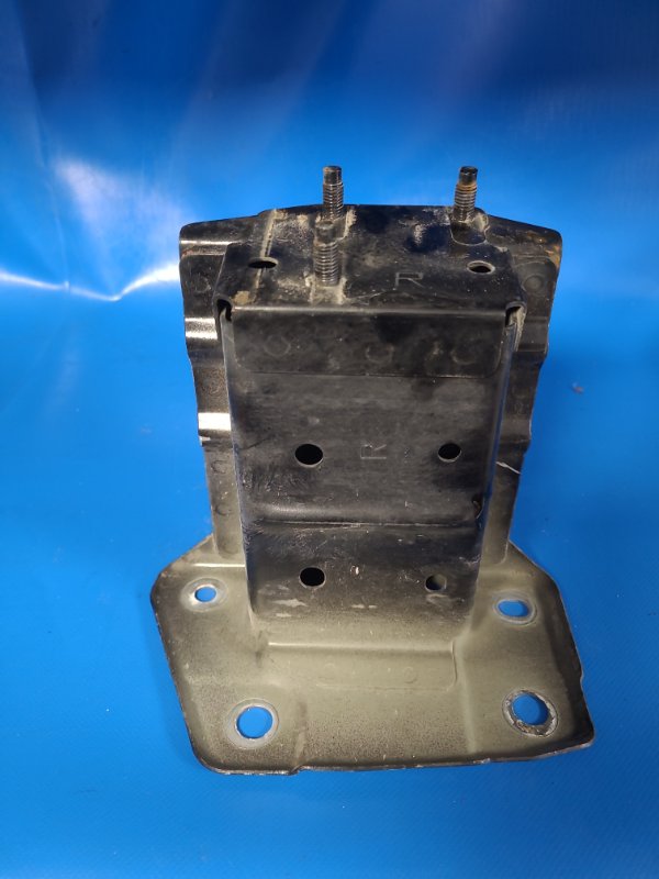 Кронштейн усилителя переднего бампера передний правый LEAF 10-17