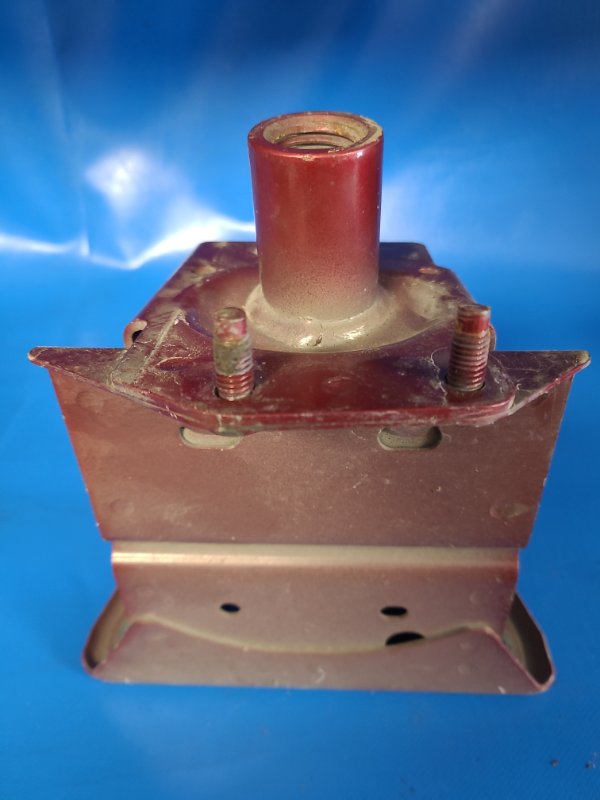 Кронштейн усилителя переднего бампера передний левый LEAF 10-17