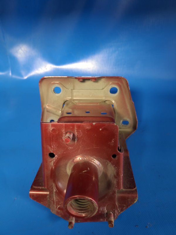 Кронштейн усилителя переднего бампера передний левый NISSAN LEAF 10-17