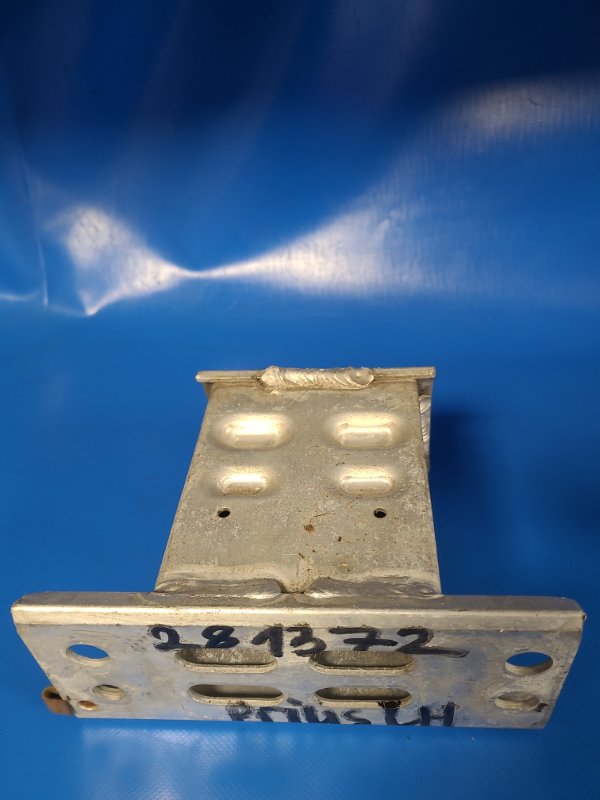 Запчасть кронштейн усилителя переднего бампера передний левый TOYOTA PRIUS - 30 09-17 57014-47040 Б/У Кронштейн усилителя переднего бампера передний левый TOYOTA PRIUS - 30 09-17 57014-47040 Б/У