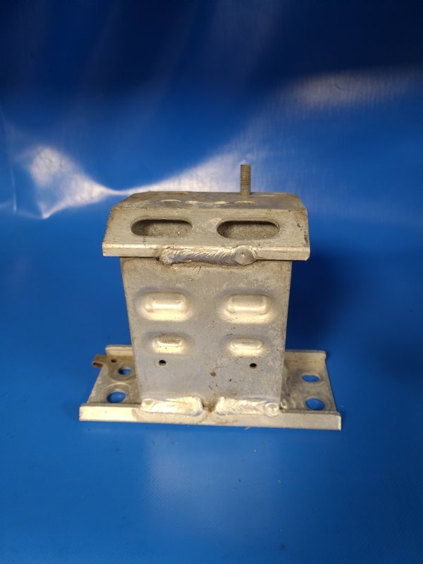 Кронштейн усилителя переднего бампера передний левый PRIUS - 30 09-17 Кронштейн усилителя переднего бампера передний левый PRIUS - 30 09-17