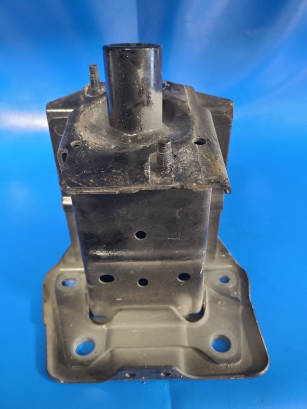 Кронштейн усилителя переднего бампера левый LEAF 10-17