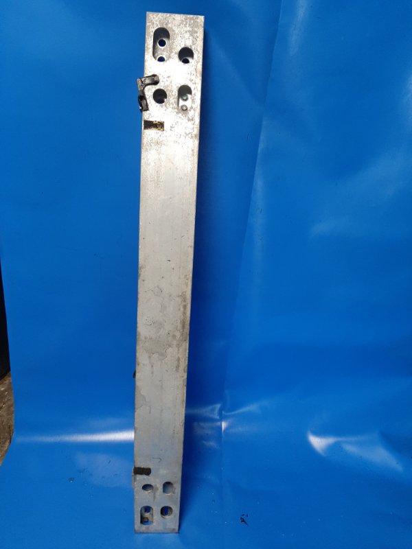 Усилитель переднего бампера передний TOYOTA PRIUS - 30 09-17 52021-47032 Б/У