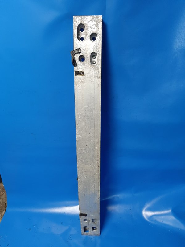 Усилитель переднего бампера передний PRIUS - 30 09-17