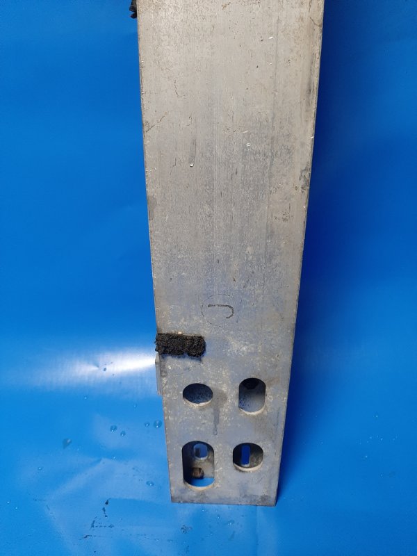 Усилитель переднего бампера передний PRIUS - 30 09-17