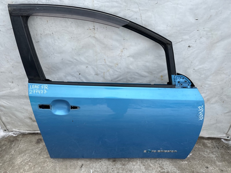 Дверь передняя правая LEAF 10-17