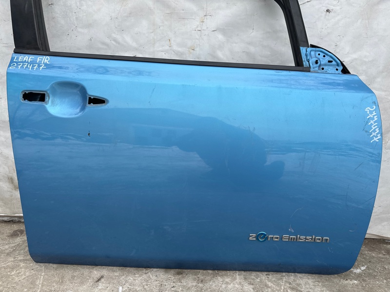 Дверь передняя правая LEAF 10-17