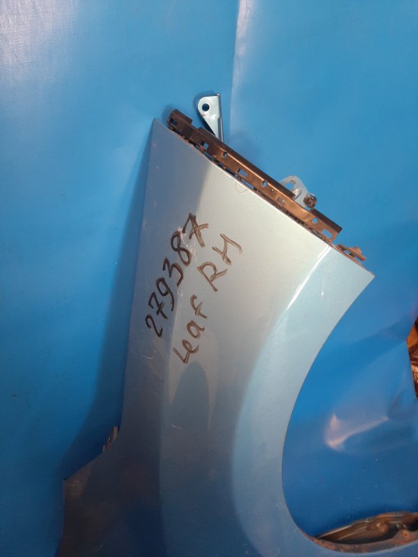 Крыло переднее переднее правое LEAF 10-17