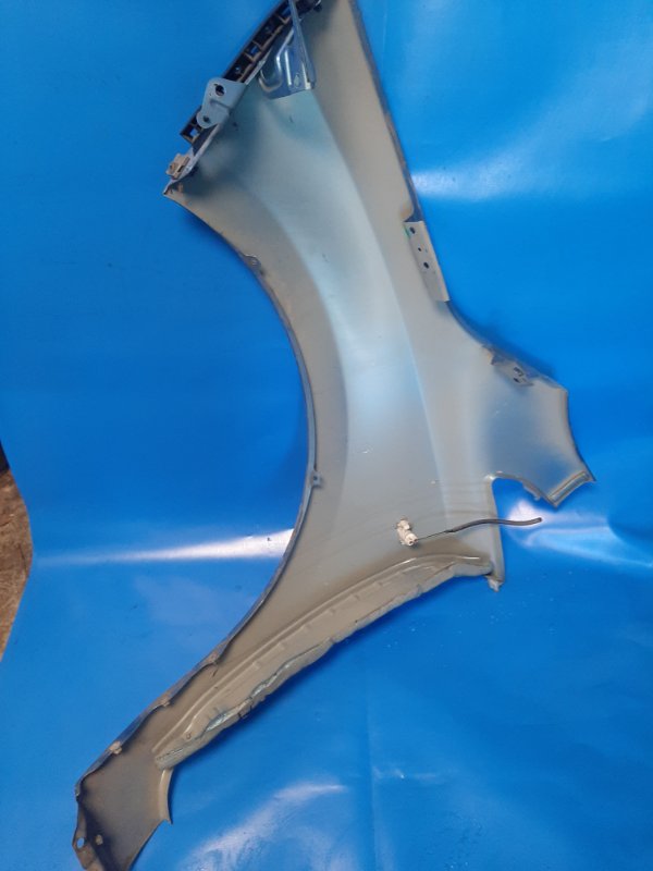 Крыло переднее переднее правое LEAF 10-17