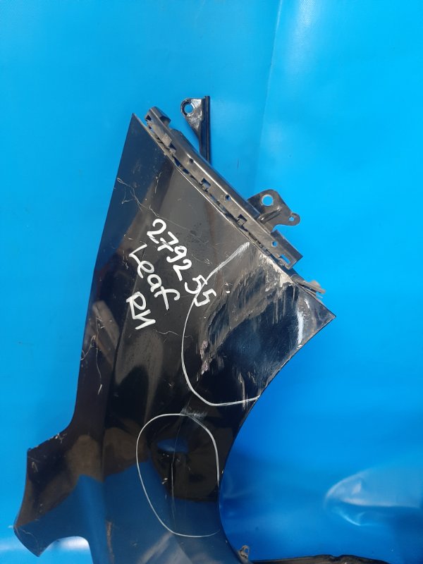 Крыло переднее правое LEAF 10-17