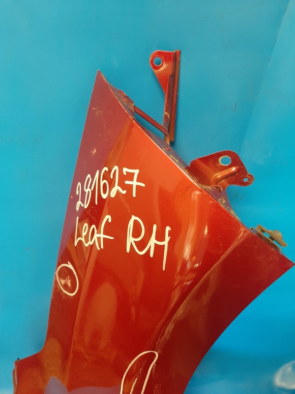 Крыло переднее переднее правое LEAF 10-17