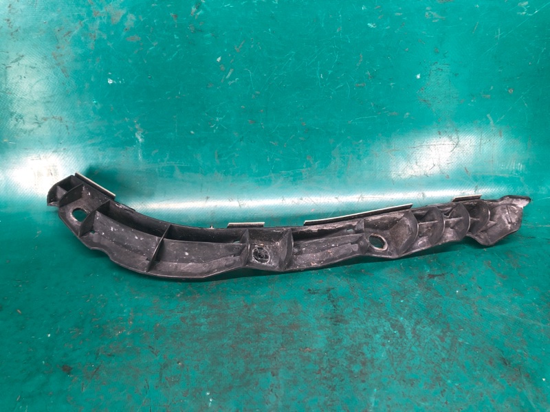 Кронштейн переднего бампера (на крыле) передний левый TRIBECA B9 05-07 2006 3.0