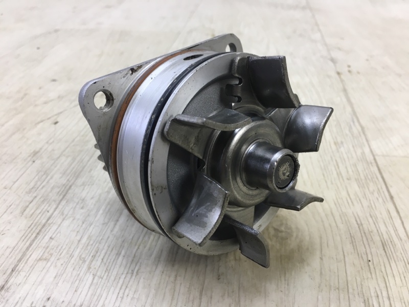 Запчасть помпа INFINITI G35 03-07 3.5 VQ35DE 21010AL526 Б/У Помпа INFINITI G35 03-07 3.5 VQ35DE 21010AL526 Б/У