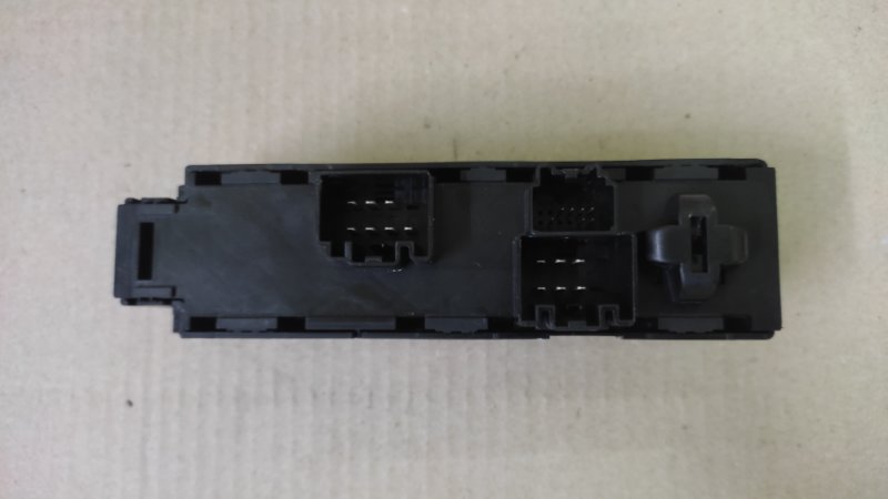 Блок управления стеклоподъемниками FOCUS 10-18 2016 2.0