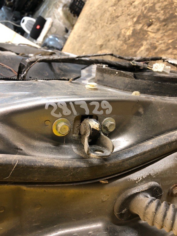 Ограничитель двери передний правый HONDA CIVIC 5D 06-11 72340SMGE01 Б/У