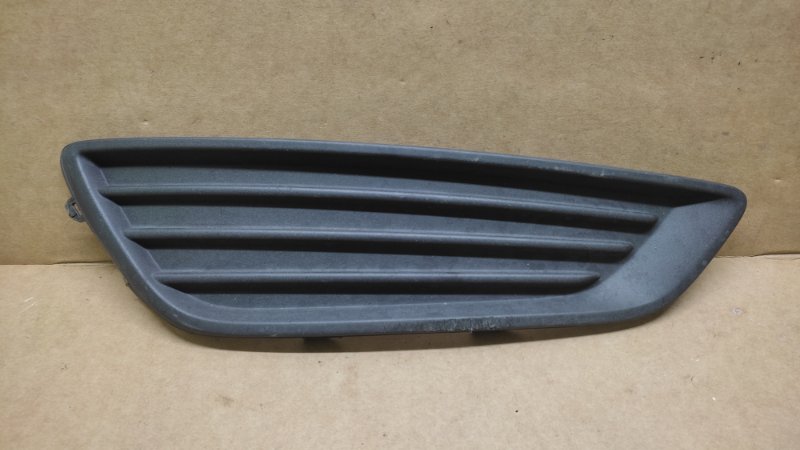 Запчасть заглушка птф правая FORD FOCUS 10-18 2016 2.0 F1EZ-17B814-A Б/У Заглушка ПТФ правая FORD FOCUS 10-18 2016 2.0 F1EZ-17B814-A Б/У