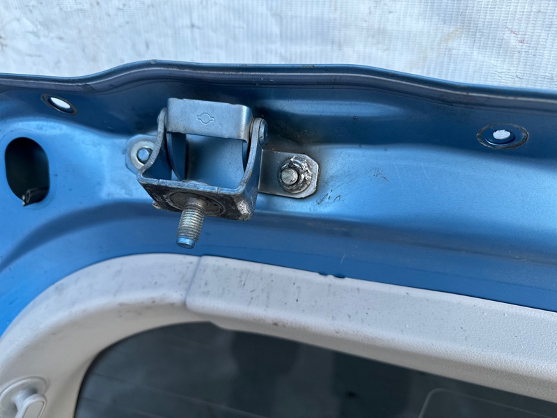 Крышка багажника LEAF 10-17