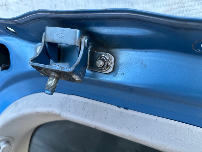 Крышка багажника LEAF 10-17