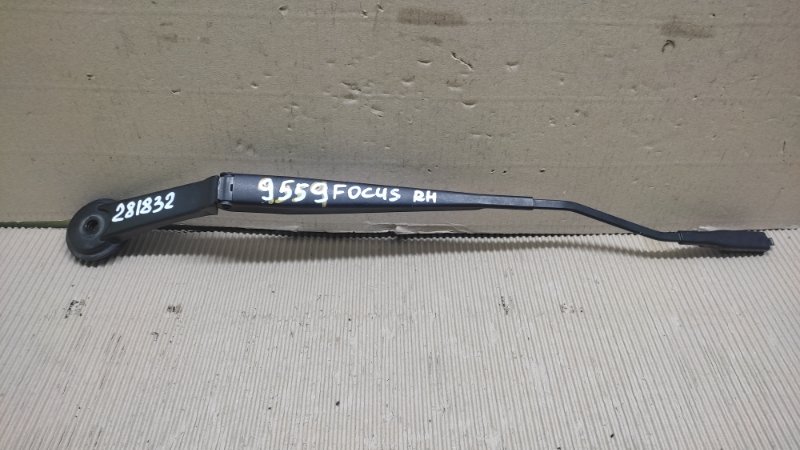 Поводок стеклоочистителя передний правый FOCUS 10-18 2016 2.0