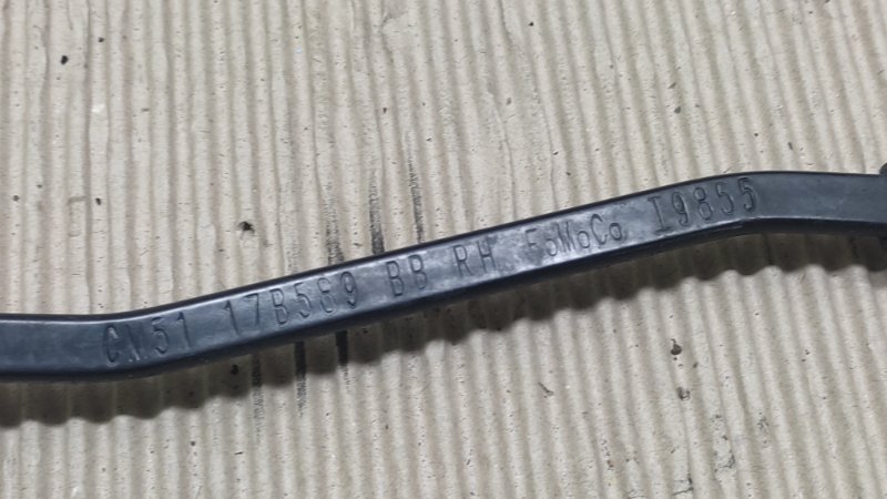 Поводок стеклоочистителя передний правый FORD FOCUS 10-18 2.0