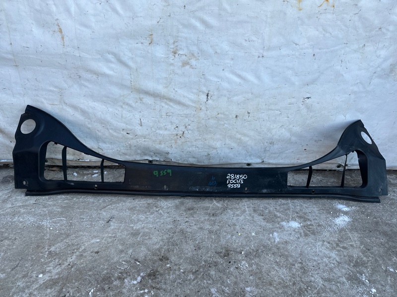 Пластик под лобовое стекло / Жабо FOCUS 10-18 2016 2.0