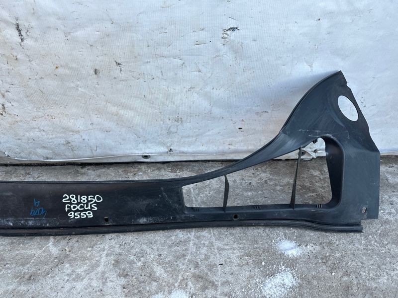 Пластик под лобовое стекло / Жабо FOCUS 10-18 2016 2.0