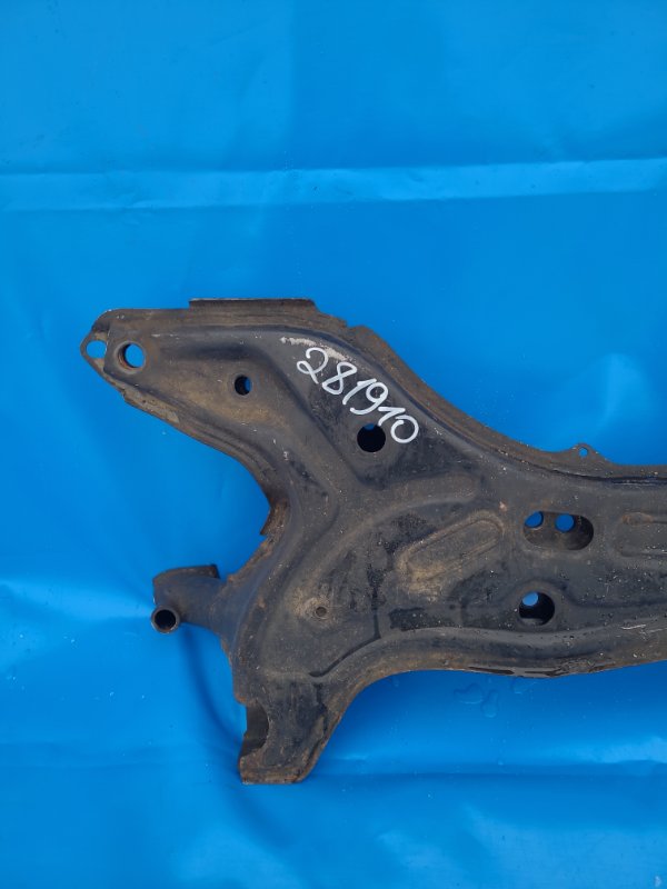 Балка передней подвески RAV4 00-05