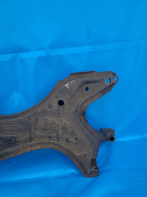 Балка передней подвески TOYOTA RAV4 00-05