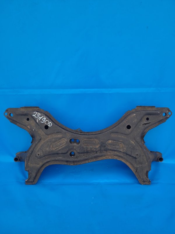 Балка передней подвески TOYOTA RAV4 00-05 51201-42050 Б/У