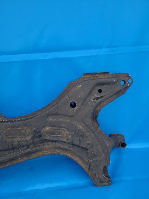 Балка передней подвески TOYOTA RAV4 00-05