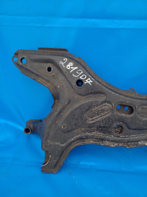 Балка передней подвески RAV4 00-05