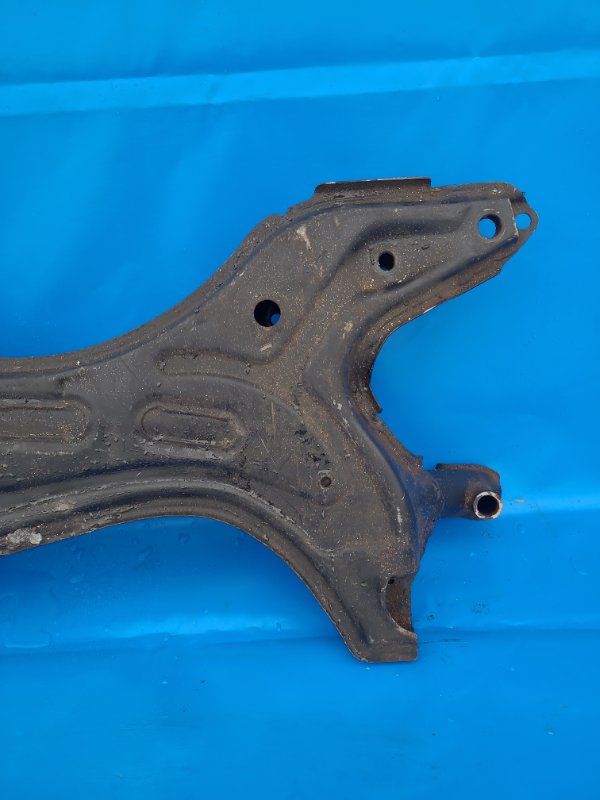 Балка передней подвески TOYOTA RAV4 00-05