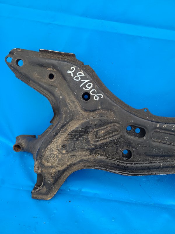 Балка передней подвески RAV4 00-05