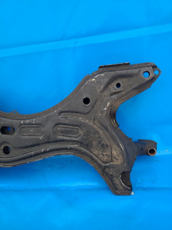 Балка передней подвески TOYOTA RAV4 00-05