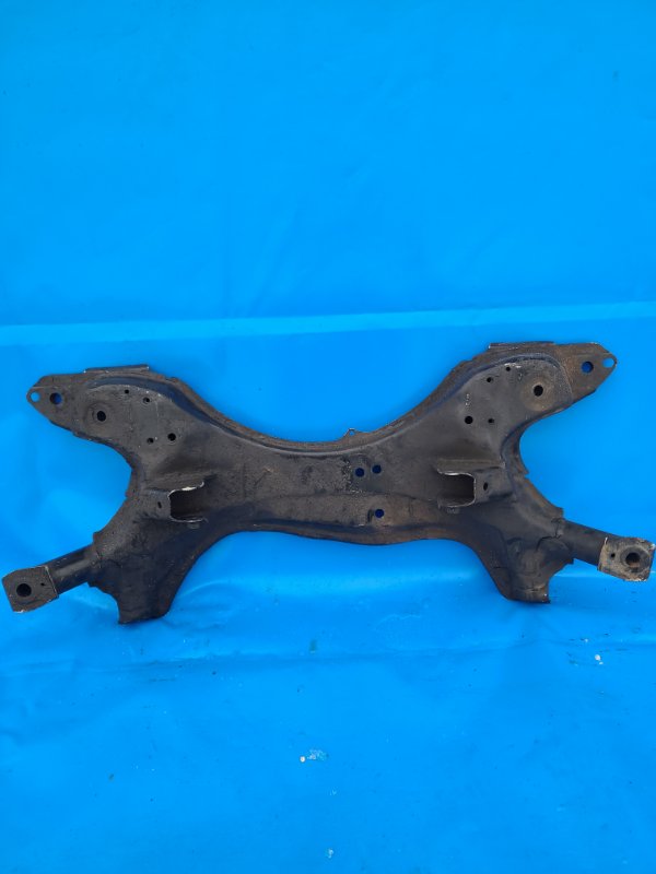 Балка передней подвески RAV4 00-05