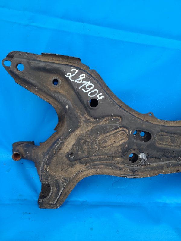 Балка передней подвески RAV4 00-05