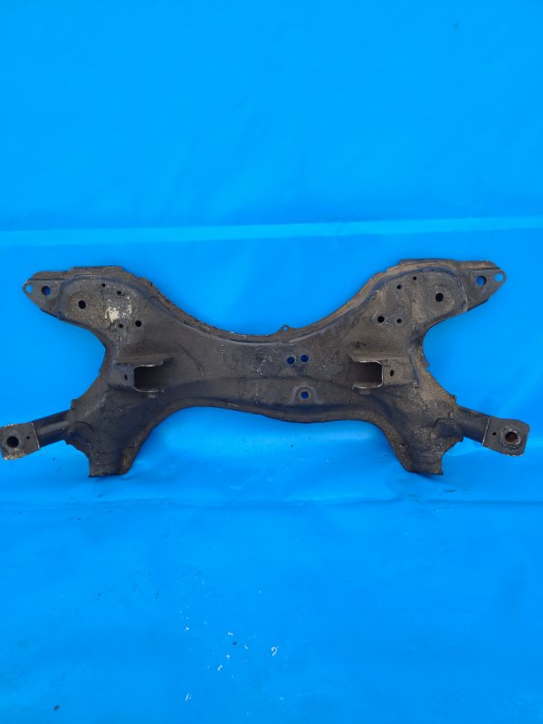 Балка передней подвески RAV4 00-05
