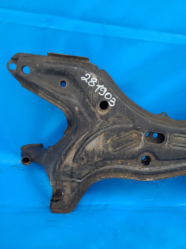 Балка передней подвески RAV4 00-05