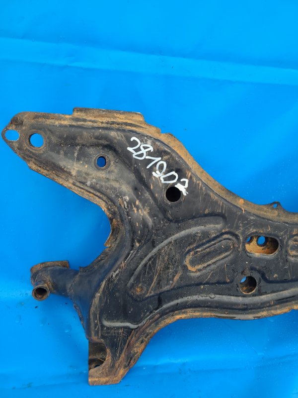 Балка передней подвески RAV4 00-05