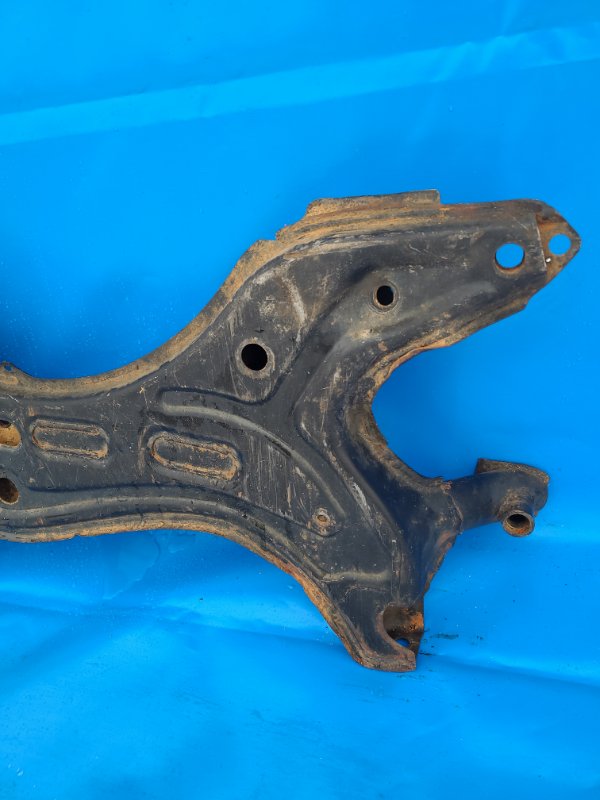 Балка передней подвески TOYOTA RAV4 00-05