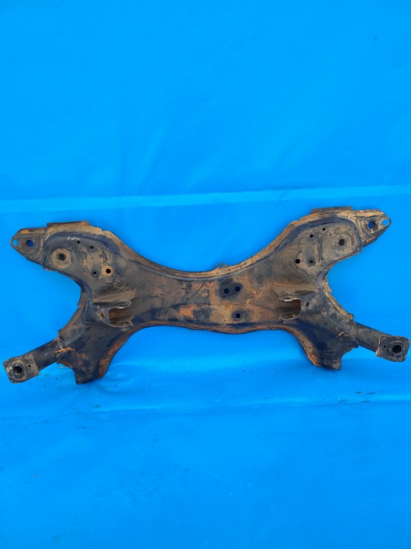 Балка передней подвески RAV4 00-05