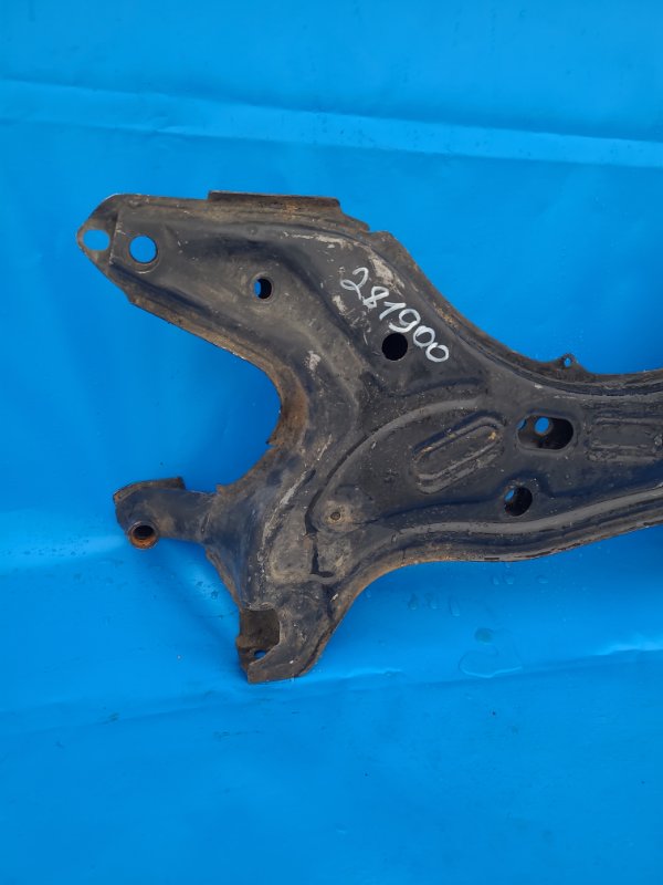 Балка передней подвески RAV4 00-05