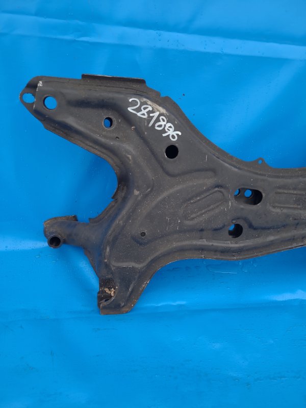 Балка передней подвески RAV4 00-05