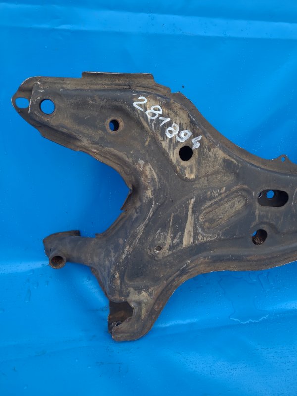 Балка передней подвески RAV4 00-05